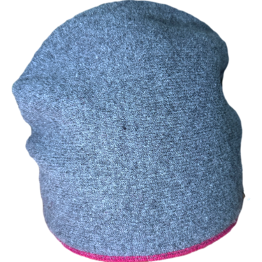 Knitted hat with glitter flowers