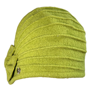 Women's wool hat with piping