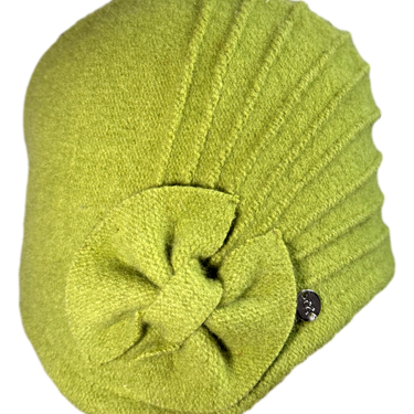 Women's wool hat with piping